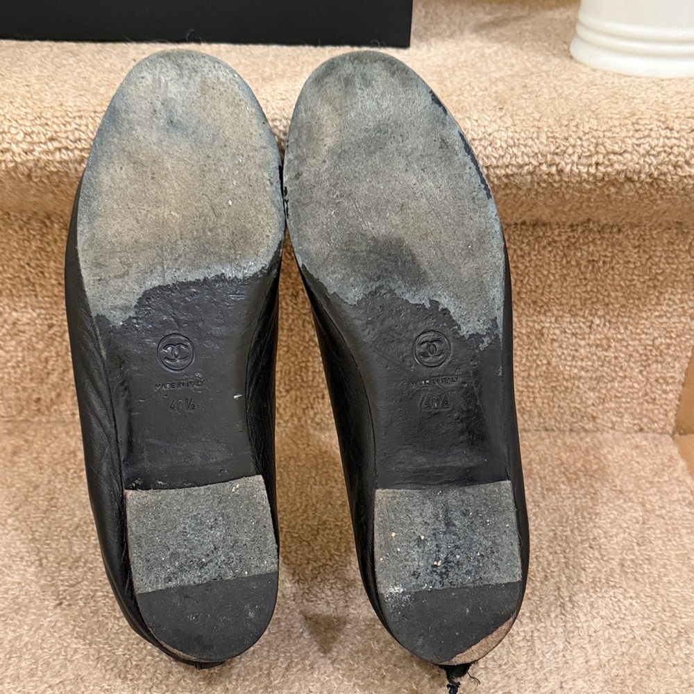 CHANEL Black Patent Leather Flats - Picture 9 of 10